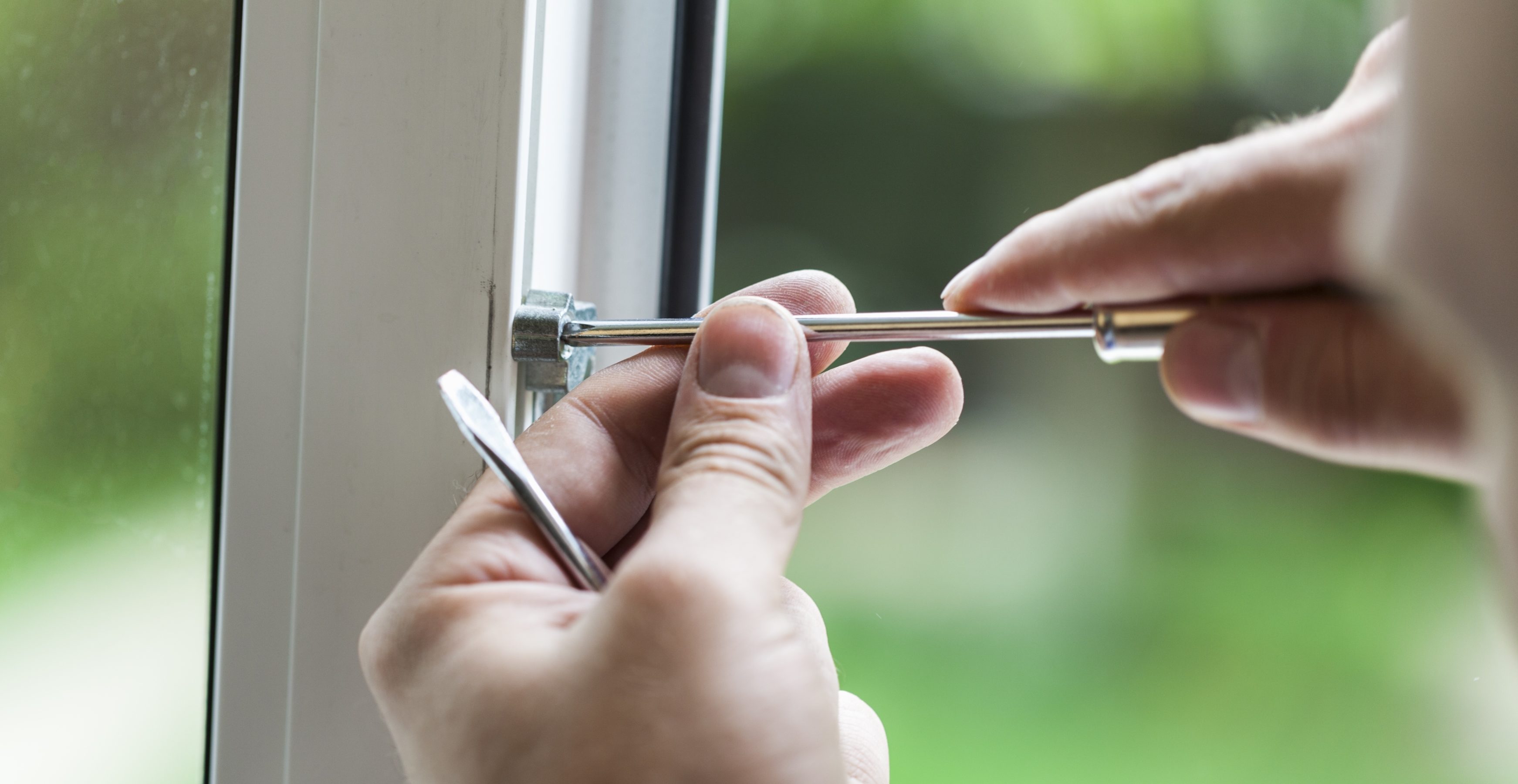 Comment entretenir correctement les fenêtres en plastique de vos propres mains, un aperçu des meilleurs produits