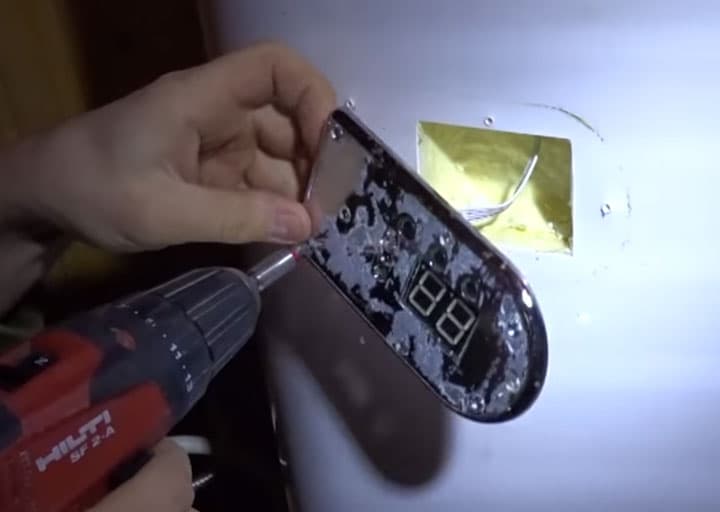 Réparation de chauffe-eau : comment remplacer soi-même un élément chauffant grillé et d'autres pièces