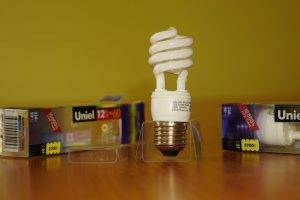 Choisir des lampes à économie d'énergie : bilan comparatif de 3 types d'ampoules à économie d'énergie