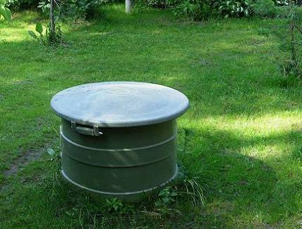 Comment déterminer correctement la distance entre un réservoir d'essence et un bâtiment résidentiel: choisissez un endroit approprié sur le site