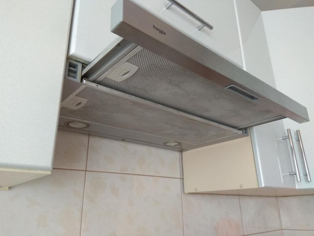 Hotte entièrement encastrable : types, avantages, installation, choix du fabricant