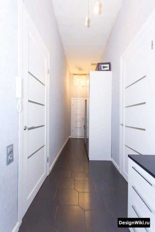 5 façons de sélectionner avec succès des meubles pour agrandir visuellement le couloir