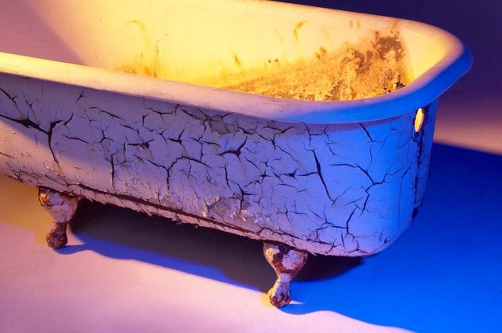 Comment peindre un bain à l'intérieur à la maison