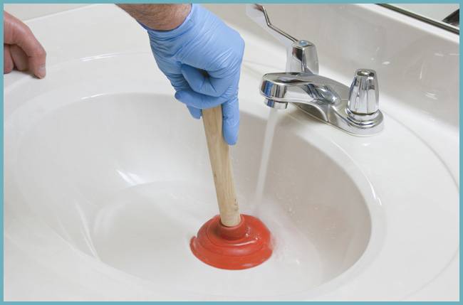 Comment dégager un blocage dans la salle de bain : un aperçu des meilleures façons de nettoyer les égouts