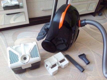 Test de l'aspirateur Thomas Aqua-Box : compact, mais sans pitié pour la poussière et les allergènes