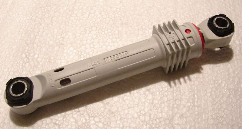 Réparation de machine à laver Indesit à faire soi-même: un aperçu des défauts courants et comment les réparer