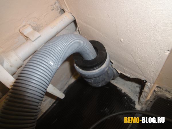 Raccordement de la machine à laver à l'égout