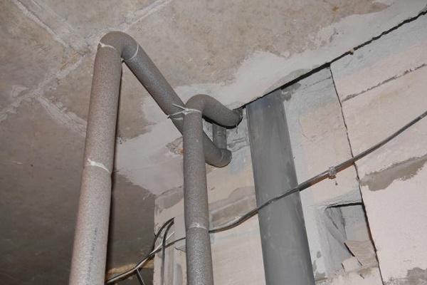 Remplacement des contremarches dans un immeuble d'habitation: qui et aux frais de qui devrait changer