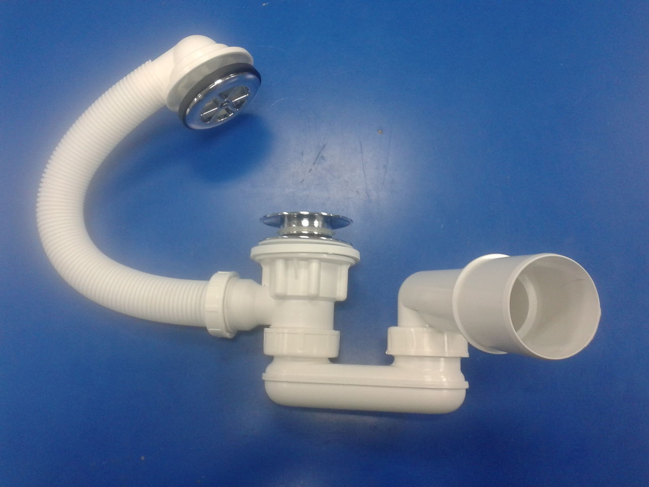 Siphon pour cabine de douche avec bac bas: types, sélection, montage, installation