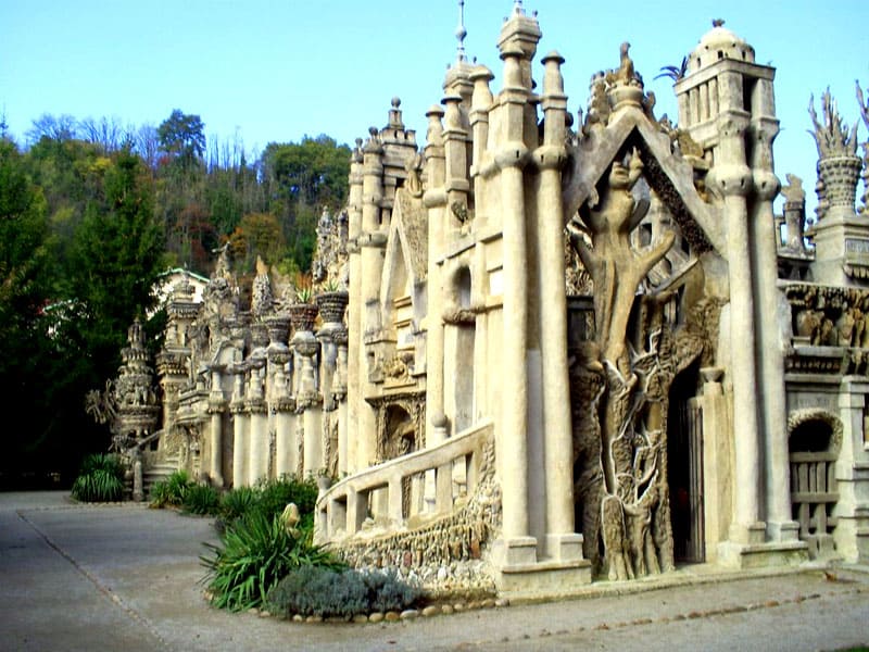 Les maisons les plus étranges du monde : 10 solutions architecturales folles