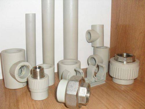 Tuyaux en plastique de grand diamètre : champ d'application - avantages et inconvénients + vidéo