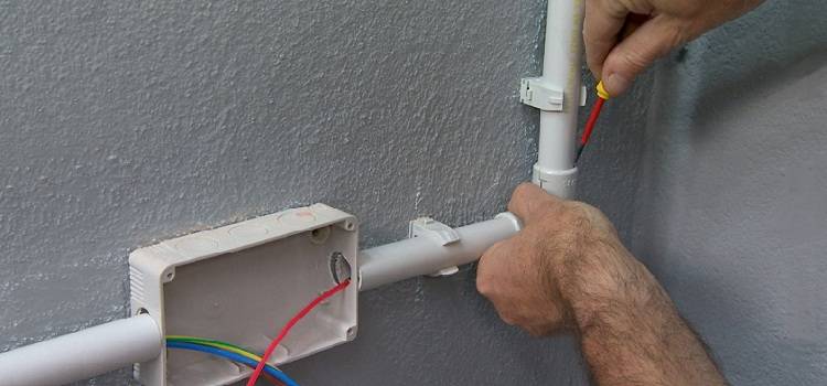 Ondulation pour câblage électrique: types, caractéristiques et installation du câblage électrique dans l'ondulation