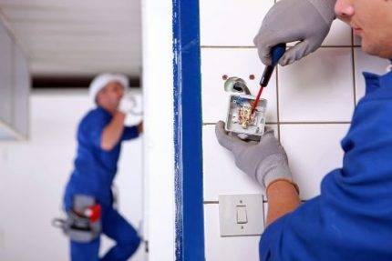 Schéma de câblage d'un interrupteur à deux boutons et guide étape par étape pour son installation