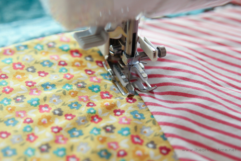 7 façons de plier soigneusement le couvre-lit hors du lit la nuit