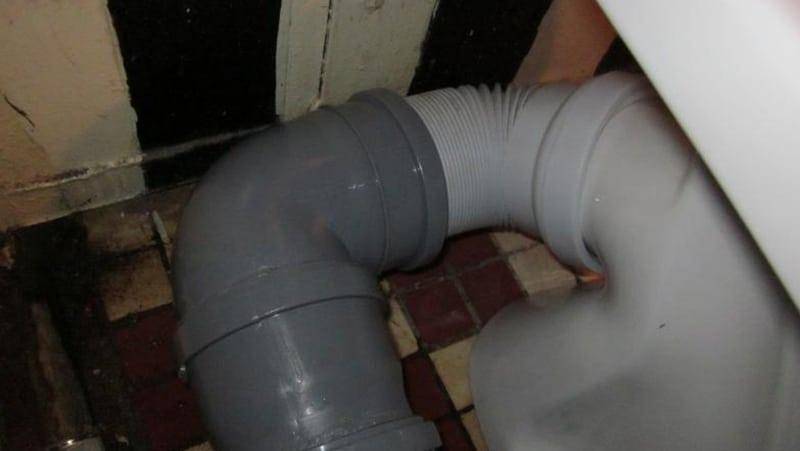 Installation de toilettes à faire soi-même: caractéristiques d'installation de cuvettes de toilettes de différentes conceptions