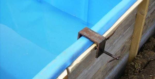 Comment faire une piscine dans le pays de vos propres mains: les meilleures options et master classes