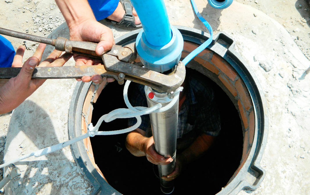 Comment fixer la pompe dans le puits: toutes les nuances d'installation