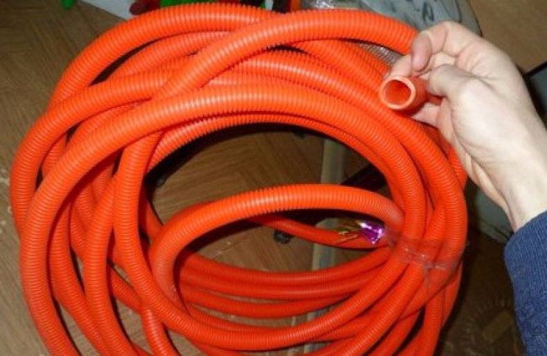 Quel tuyau d'irrigation est préférable de choisir: types populaires + ce qu'il faut rechercher lors du choix