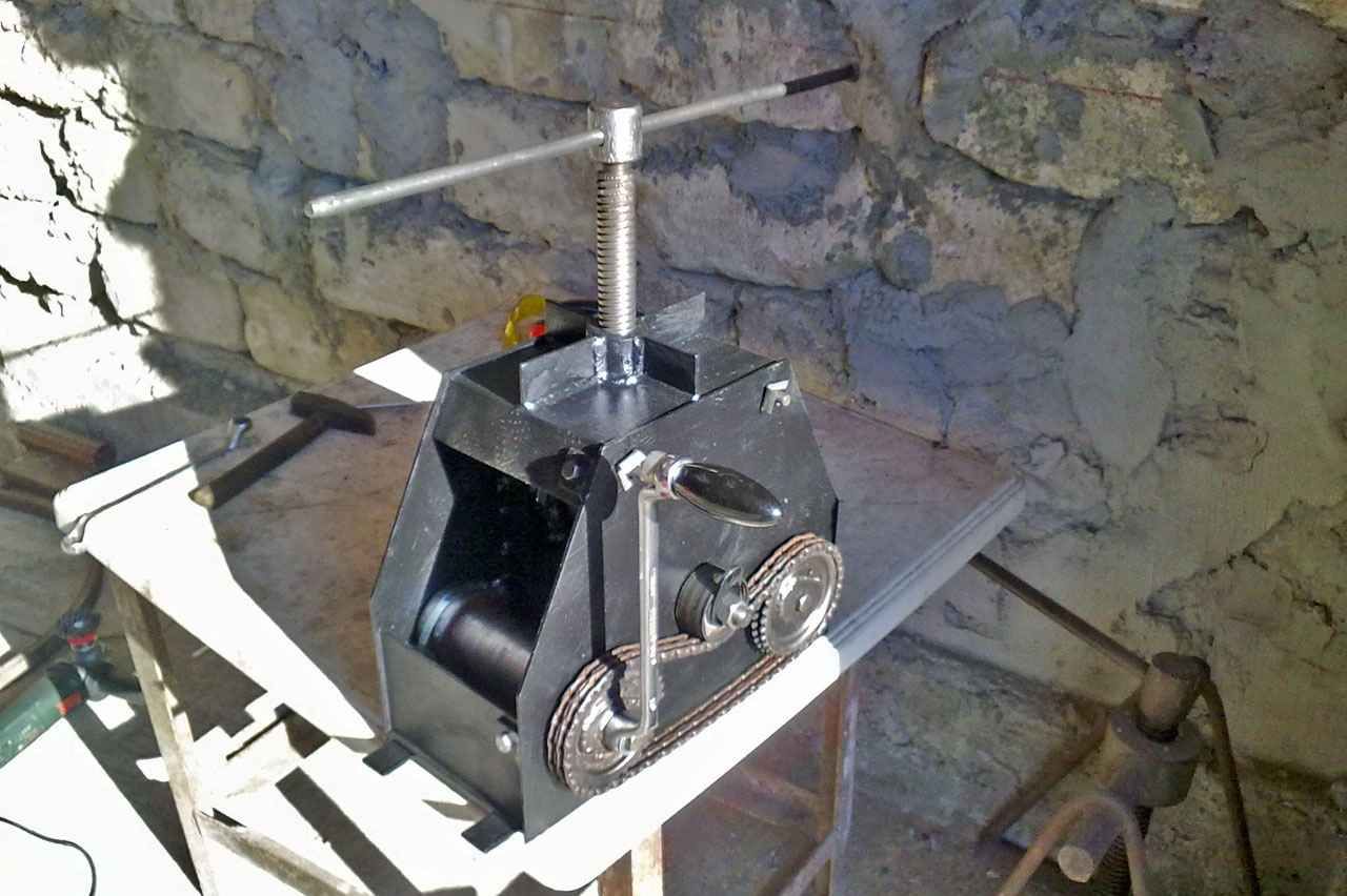 Cintreuse pour tuyau profilé: dessin d'une cintreuse manuelle faite maison pour tuyau professionnel, machine à faire soi-même, dimensions