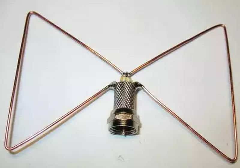 Comment fabriquer une antenne TV de vos propres mains - une description étape par étape de comment et à partir de quoi fabriquer une antenne pour la télévision numérique et analogique (vidéo + 85 photos)