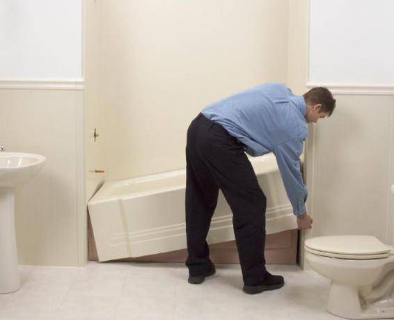 Acrylique de bain en vrac: sept compositions populaires pour la restauration + ce qu'il faut rechercher lors de l'achat