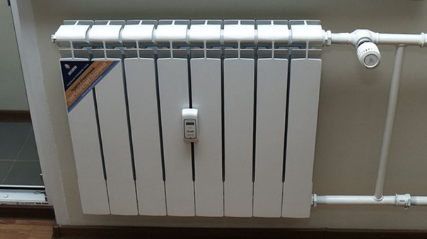 Compteur de chaleur pour batterie: principe de fonctionnement d'un capteur de chauffage aérien dans un appartement