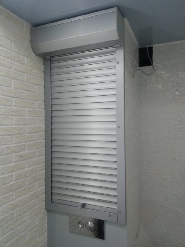 Comment cacher les tuyaux dans les toilettes - une analyse de 3 façons populaires de masquer le pipeline