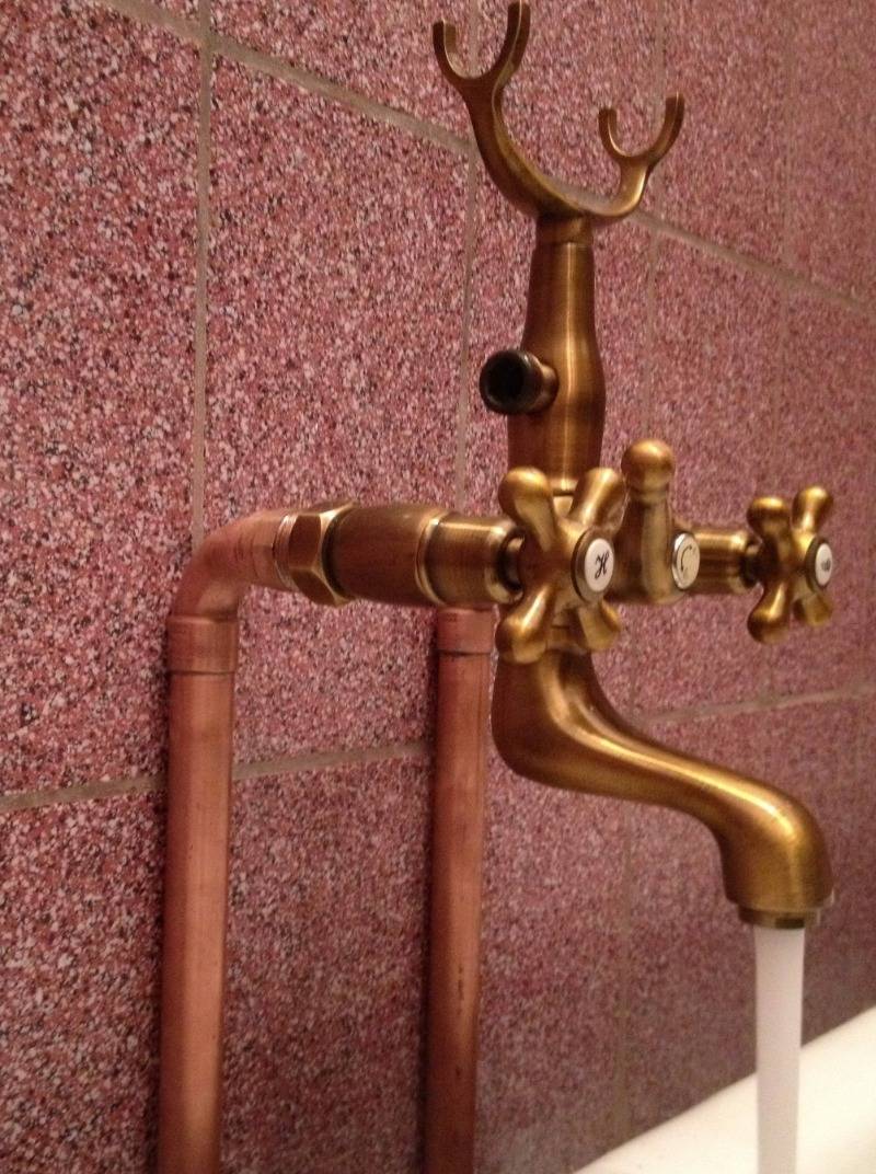 Plomberie à faire soi-même dans une maison privée - types et règles de l'appareil