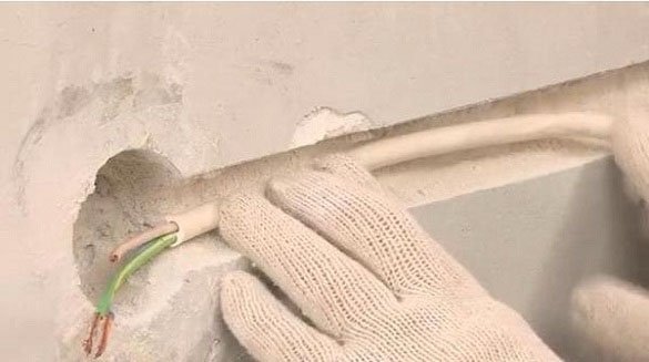 Options pour caresser les murs dans une maison monolithique, en briques ou en panneaux: est-il possible de stroboscoper sans poussière