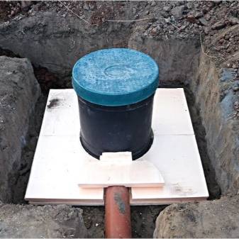 Fonctionnement d'une fosse septique: schéma de l'appareil et principe de fonctionnement d'une conception typique