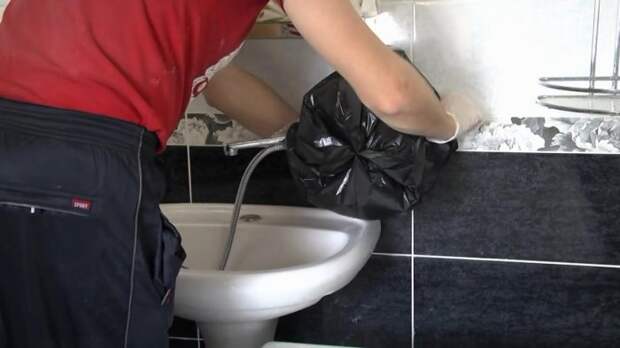 Restauration de baignoire à l'acrylique liquide : réparation de revêtement d'émail à faire soi-même