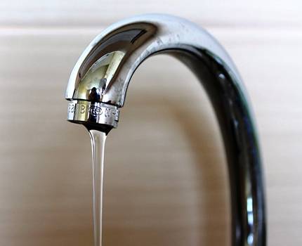 Que faire s'il y a de l'air dans le réservoir de la station de pompage