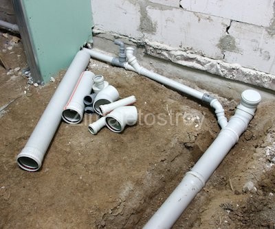 Pose de conduites d'égout dans le sol: technologie d'installation, règles et réglementations