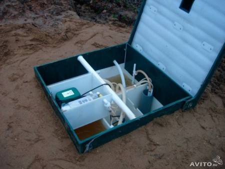 Vue d'ensemble de la fosse septique Unilos Astra: nous analysons les avantages et les inconvénients + avis de consommateurs