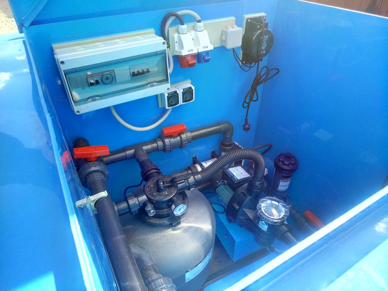 Equipement pour piscines : sélection pour le traitement de l'eau des piscines extérieures pour enfants. calcul d'équipement pour une structure en béton dans un bain