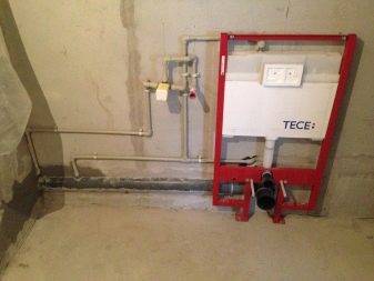 Installer une toilette au sol de vos propres mains et la raccorder à l'égout