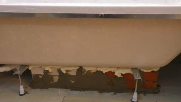 Est-il possible d'économiser de l'argent sur un cadre de baignoire en acrylique ?