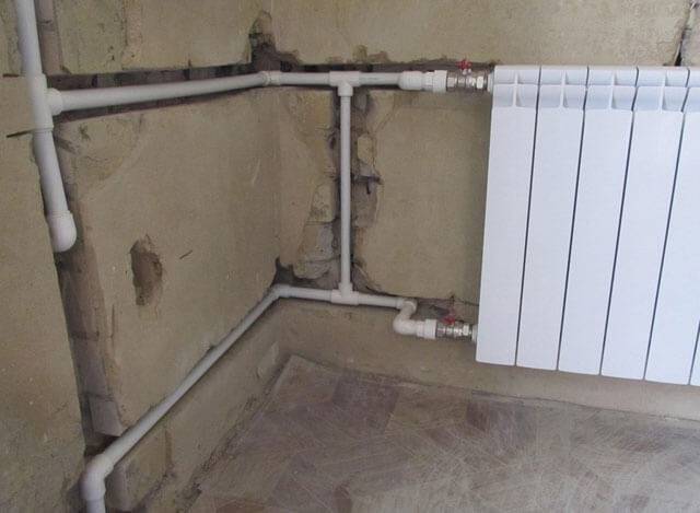 Pourquoi le tuyau de gaz vibre-t-il et bourdonne-t-il dans l'appartement: causes du bruit et solutions au problème