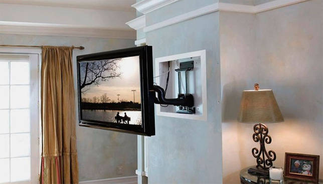 Comment accrocher un téléviseur au mur: conseils pour monter et placer l'équipement