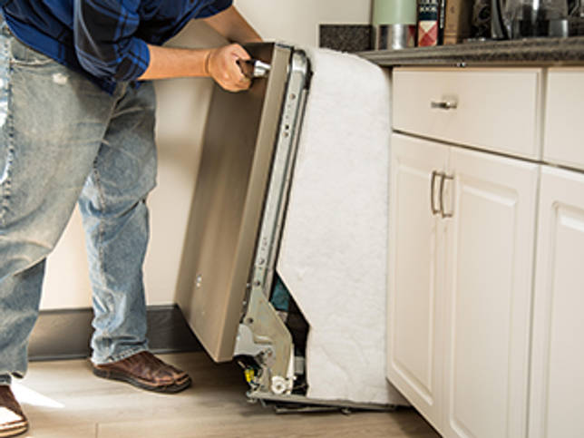 Pourquoi le geyser bourdonne, clique, siffle et craque : causes des problèmes et moyens de les résoudre