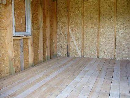 Planchers d'eau chaude sur un plancher en bois: caractéristiques de la pose du système sur une base en bois