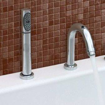 Comment installer indépendamment un robinet encastré (dans le mur)?