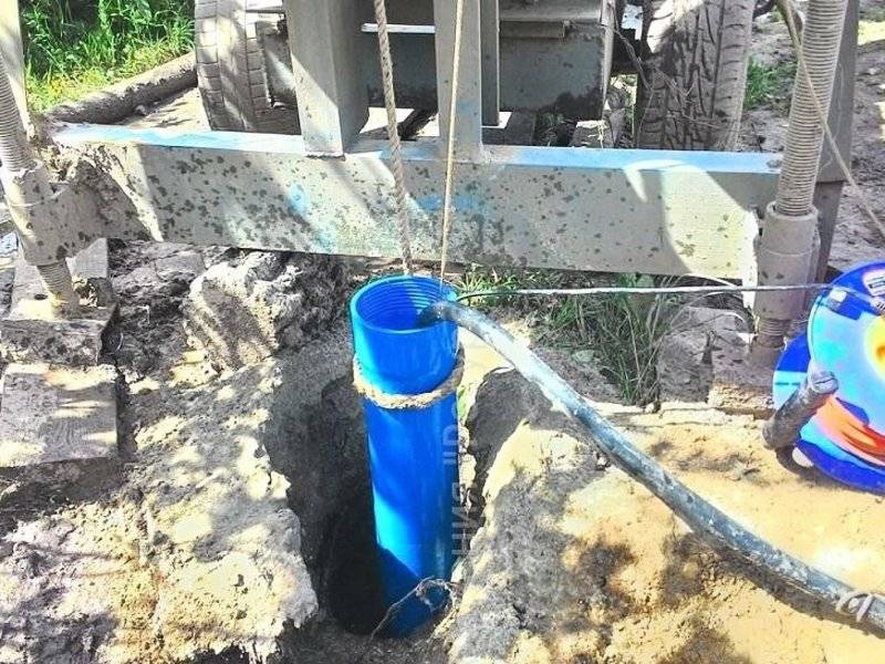 Forage d'un puits pour l'eau: bricolage toutes les étapes, matériel, processus