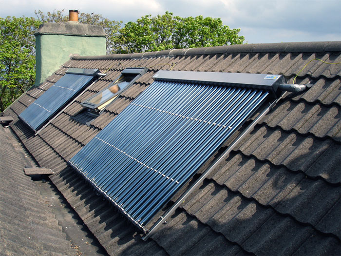 Comment fabriquer un capteur solaire pour chauffer l'eau de vos propres mains