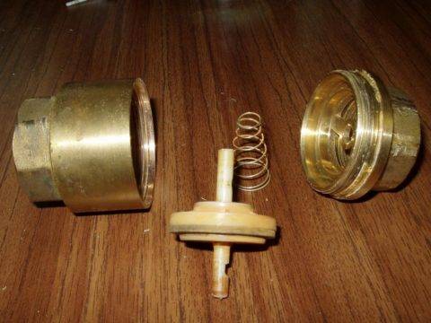 Plomberie à faire soi-même dans une maison de campagne privée: règles d'aménagement