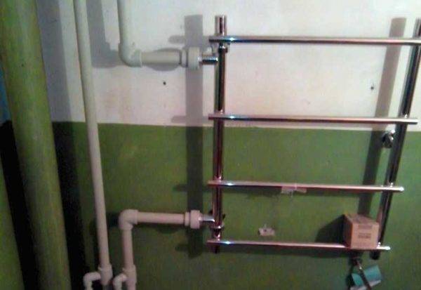 Comment installer magnifiquement un sèche-serviettes après une erreur d'installation