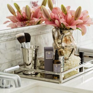 Comment j'ai fabriqué ma propre table à plateau pour économiser de l'argent