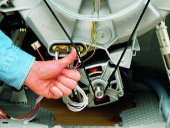 Dysfonctionnements de la machine à laver Indesit: comment déchiffrer les codes d'erreur et réparer