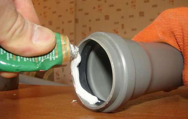 Étanchéité des canalisations d'égout : comment et comment sceller correctement le raccordement ?