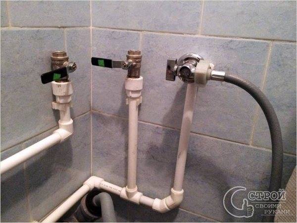 Raccordement robinet flexible : comment choisir + installer un raccordement d'eau à soufflet